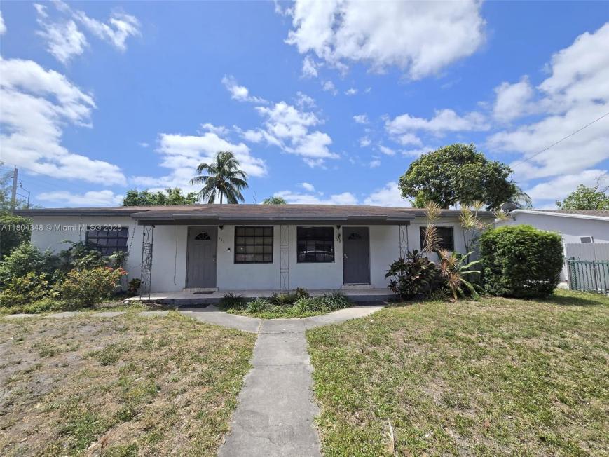 480 NE 136th St – photo 1