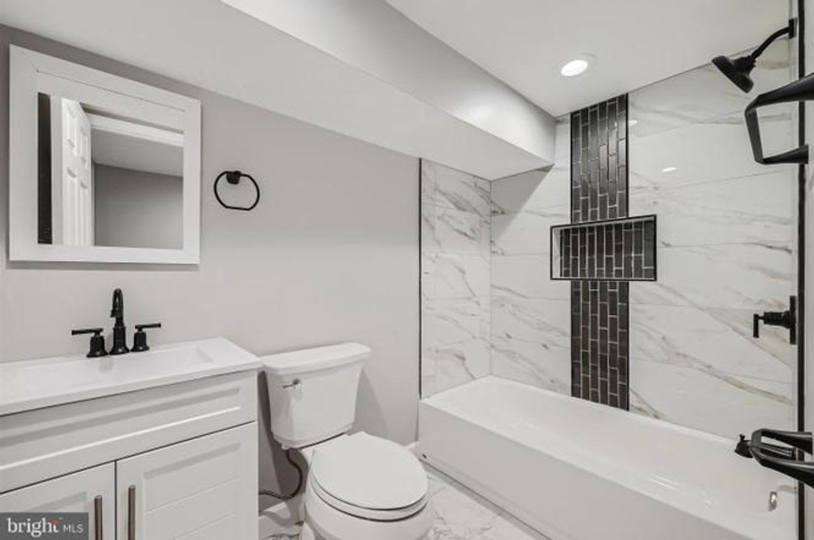 Charming 4BR Townhome in Baltimore – photo 2
