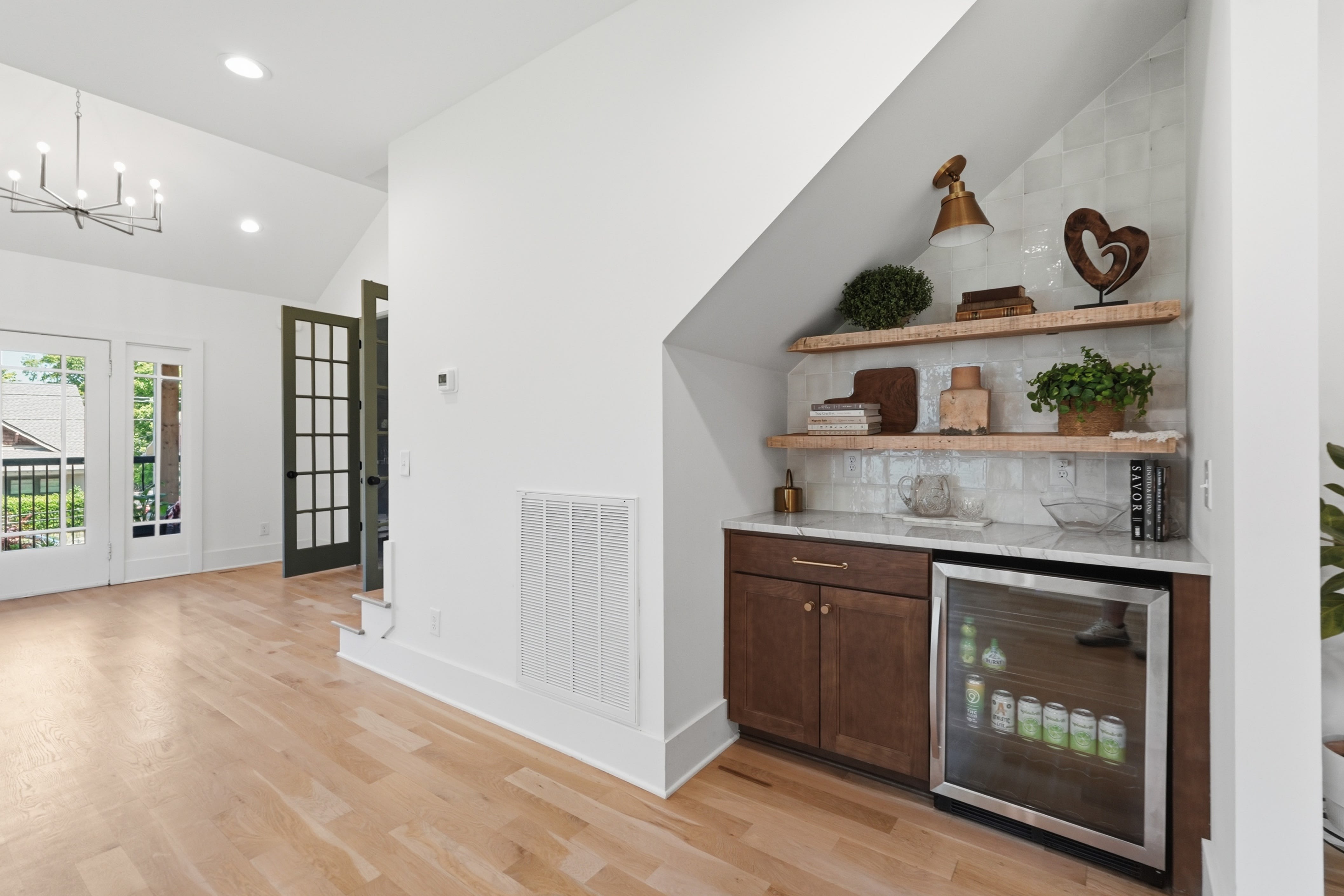 1118 Douglas Avenue – photo 5
