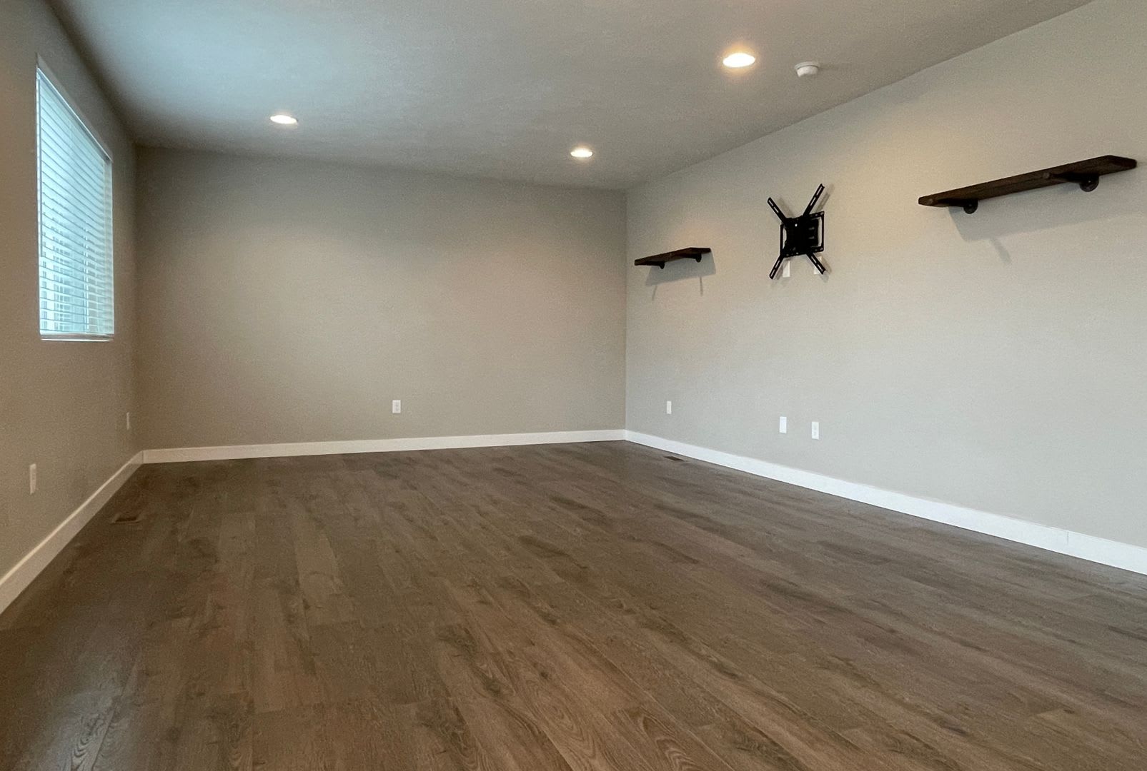 Spacious 2 Story With Finished Basement – photo 4