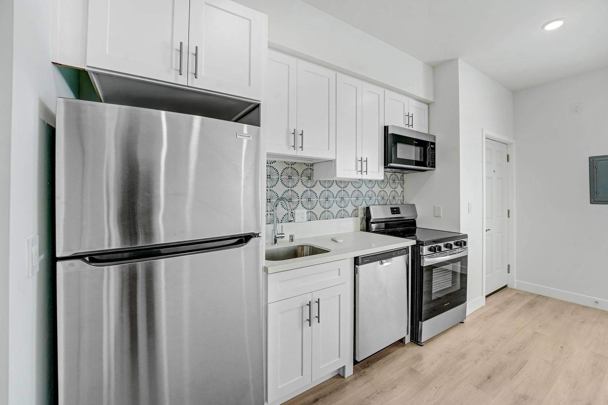 Hollywood Hills Apartments – photo 3