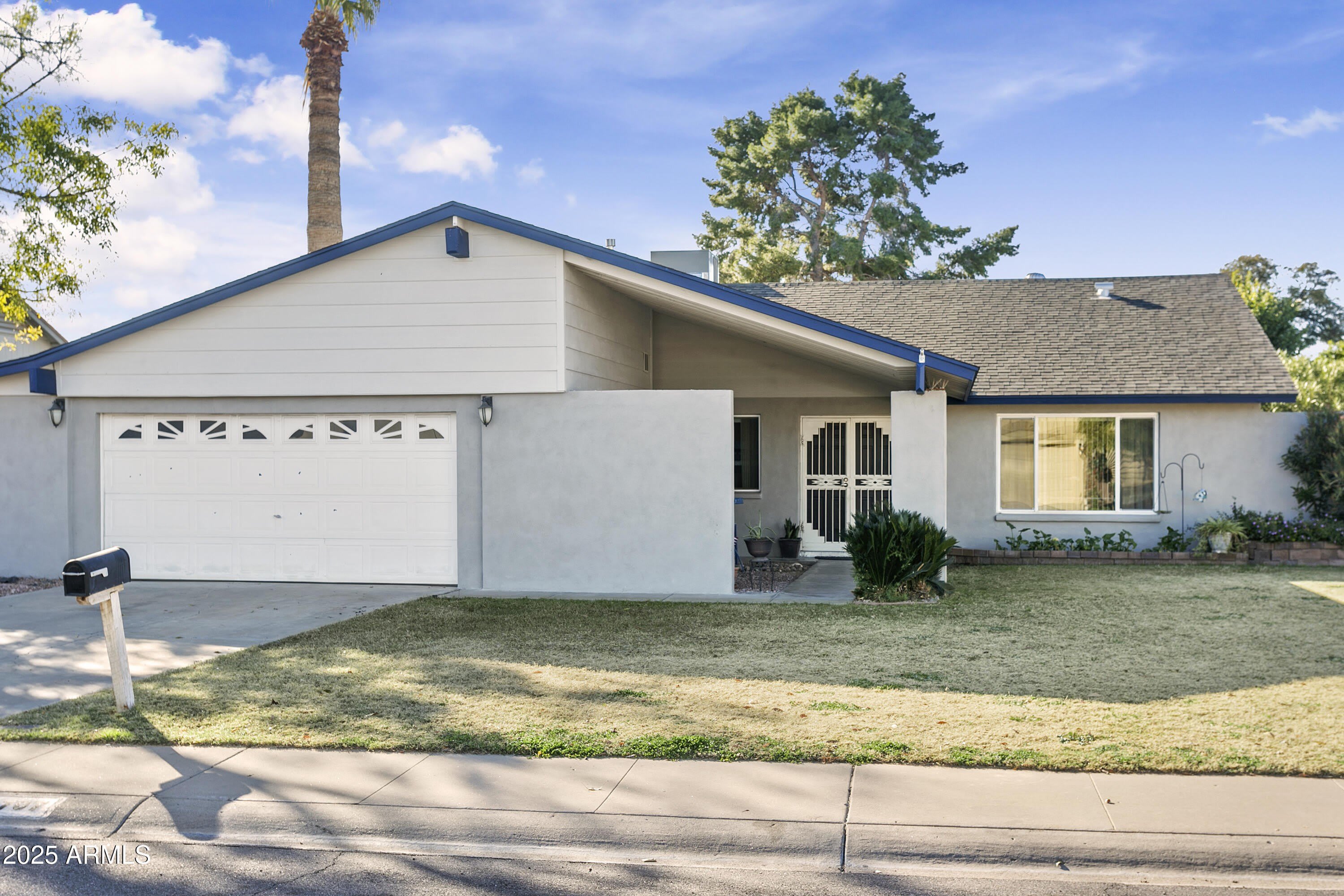 2707 E LOUISE Drive – photo 1