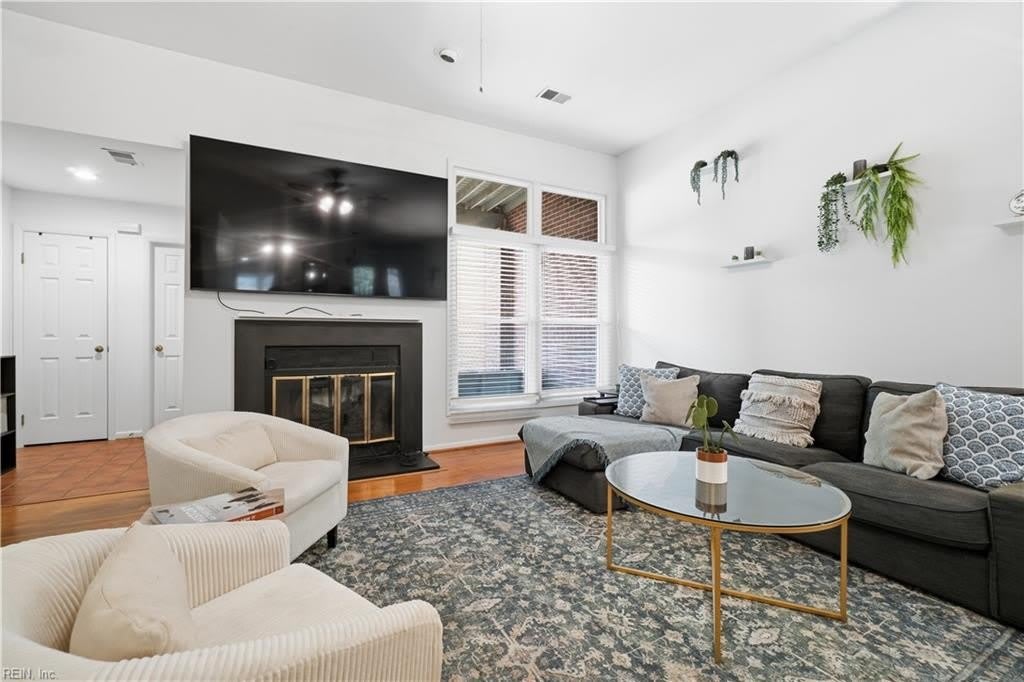 351 Pender Court – photo 5
