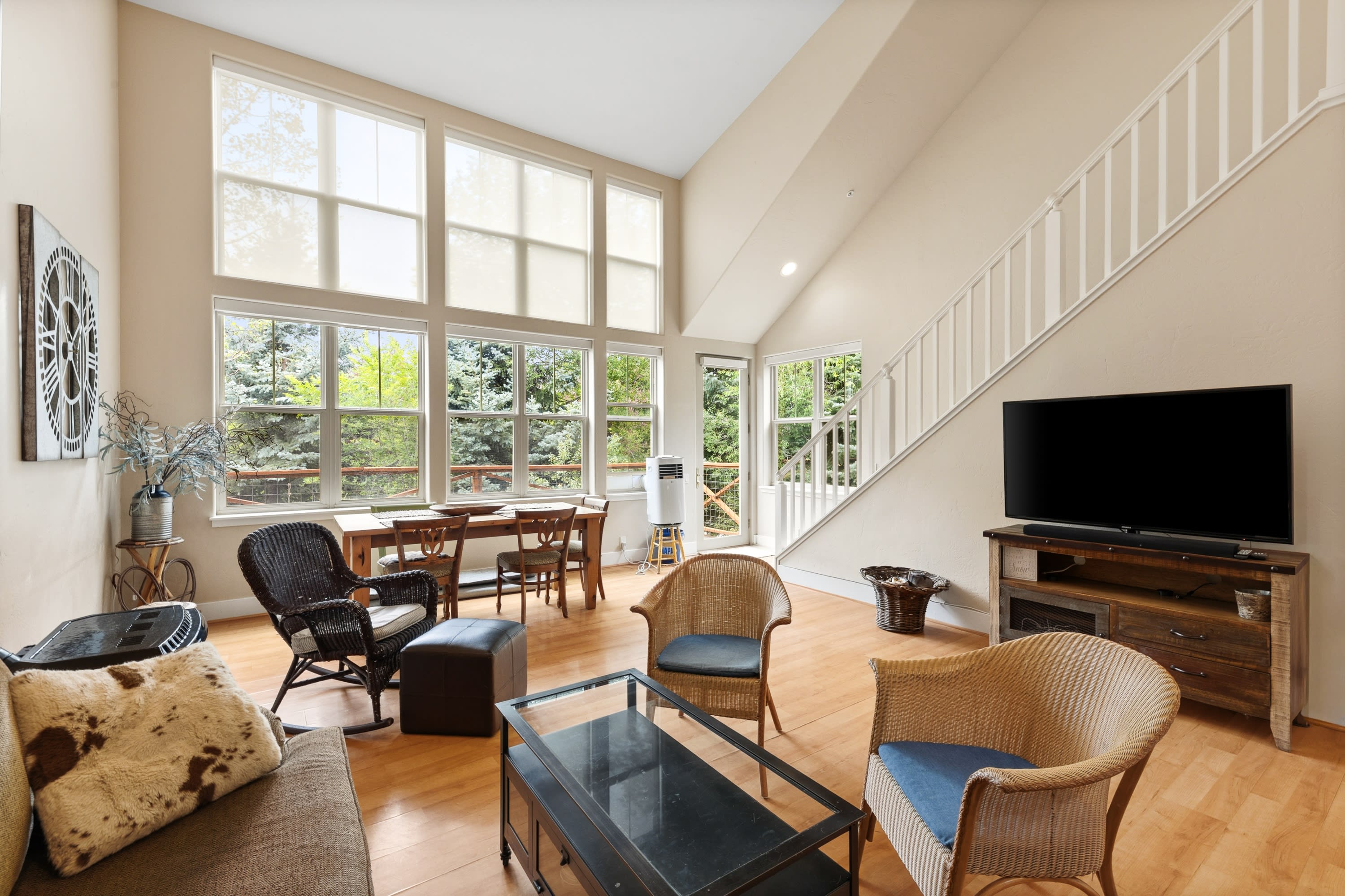 562 Evans Court – photo 1
