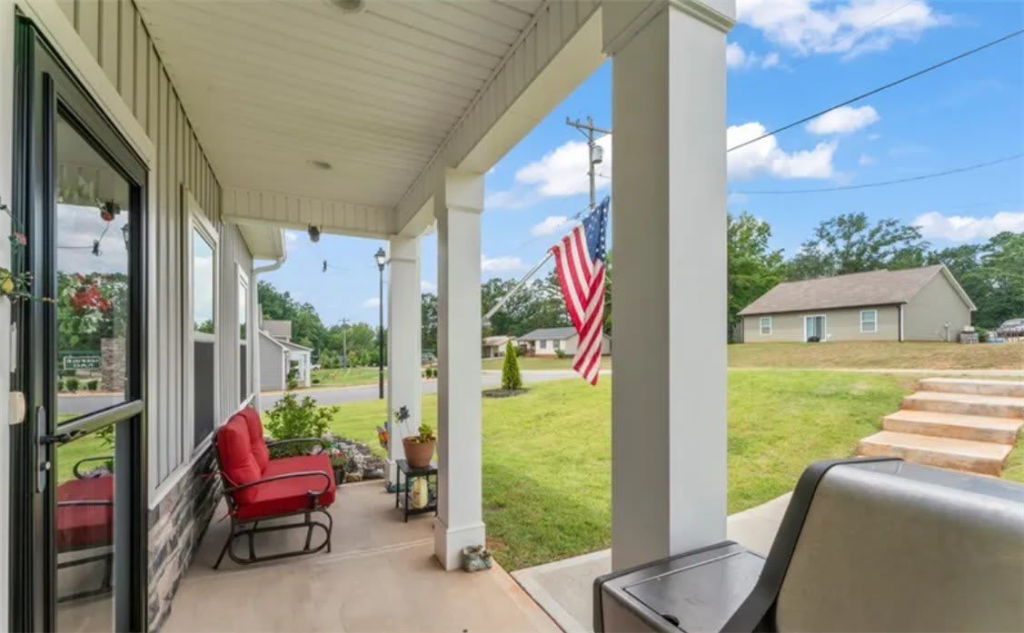 1044 Fairfield Drive – photo 2