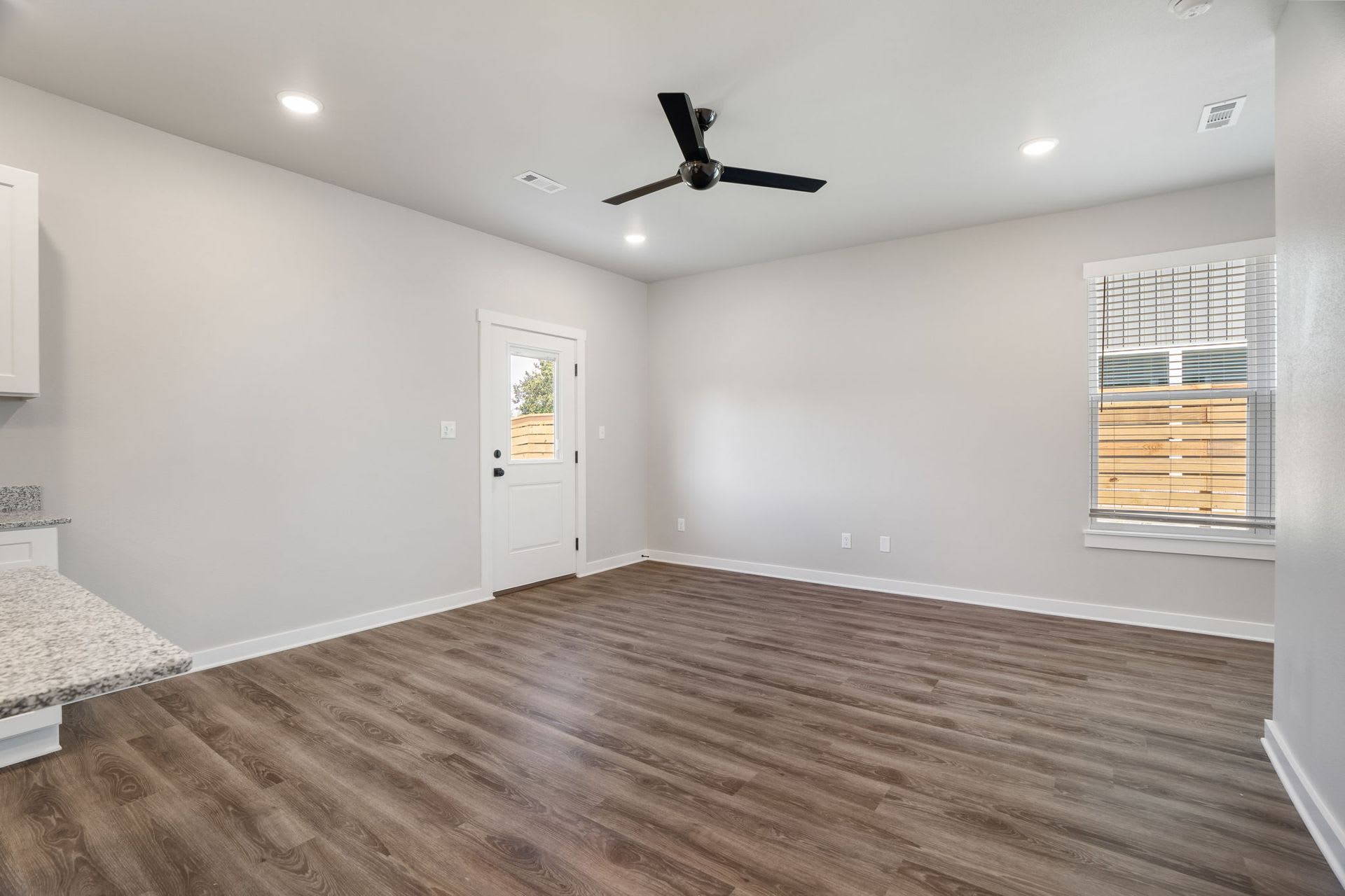 Charming 2 Bedroom In Pea Ridge – photo 2