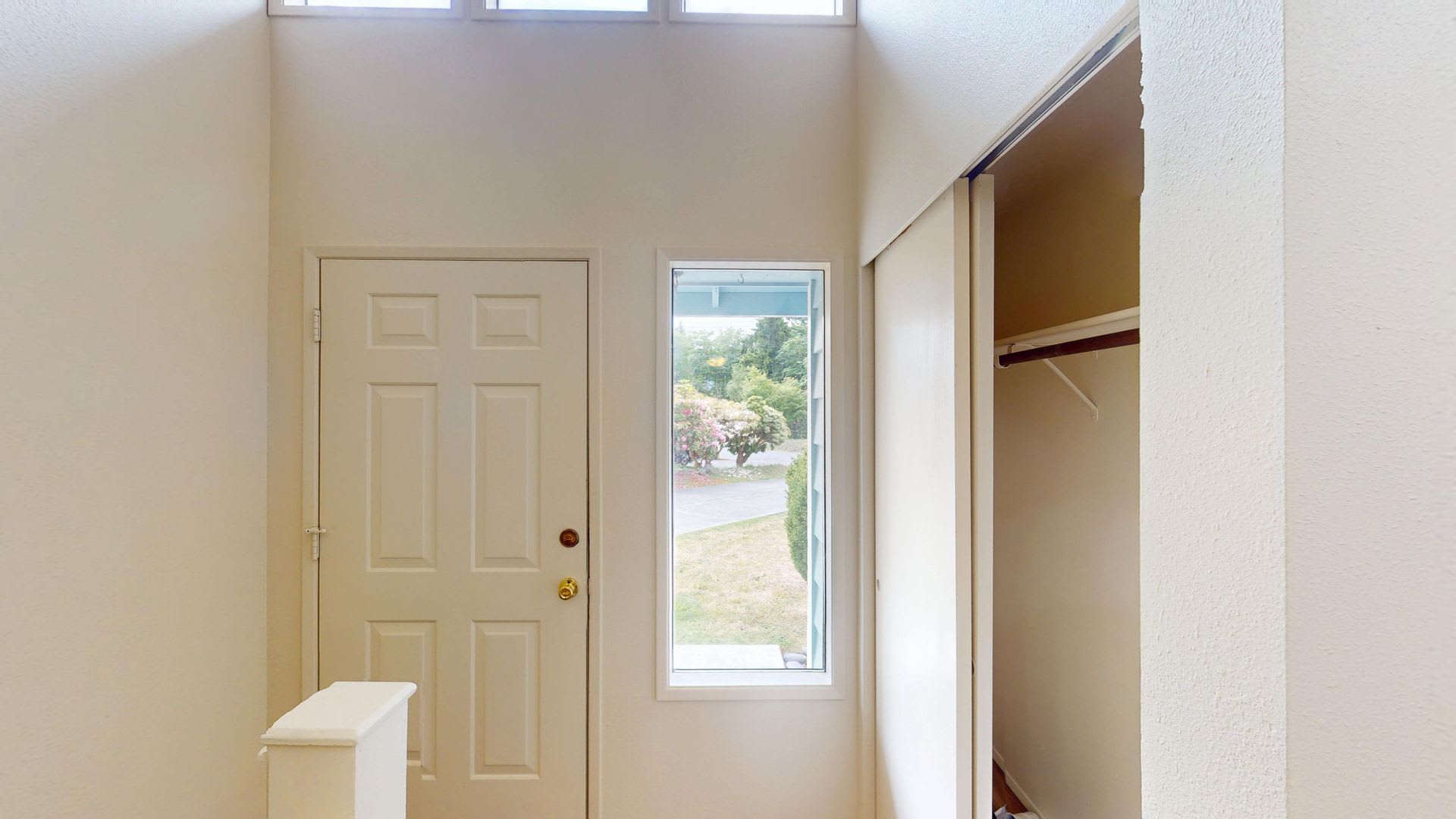 Charming Condo In The Heart Of Oak Harbor Now Offering A Rare 6 Month Lease Opportunity With Possible Month To Month Options After – photo 3