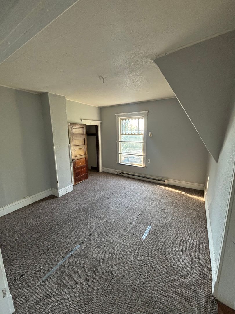 Mvb Properties Llc 1423 Summit St New – photo 4