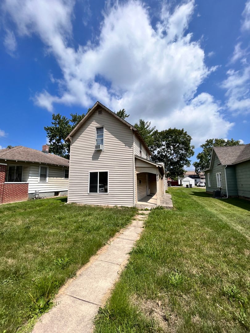 3 Bedroom 2 Bath Located Near Campus – photo 1