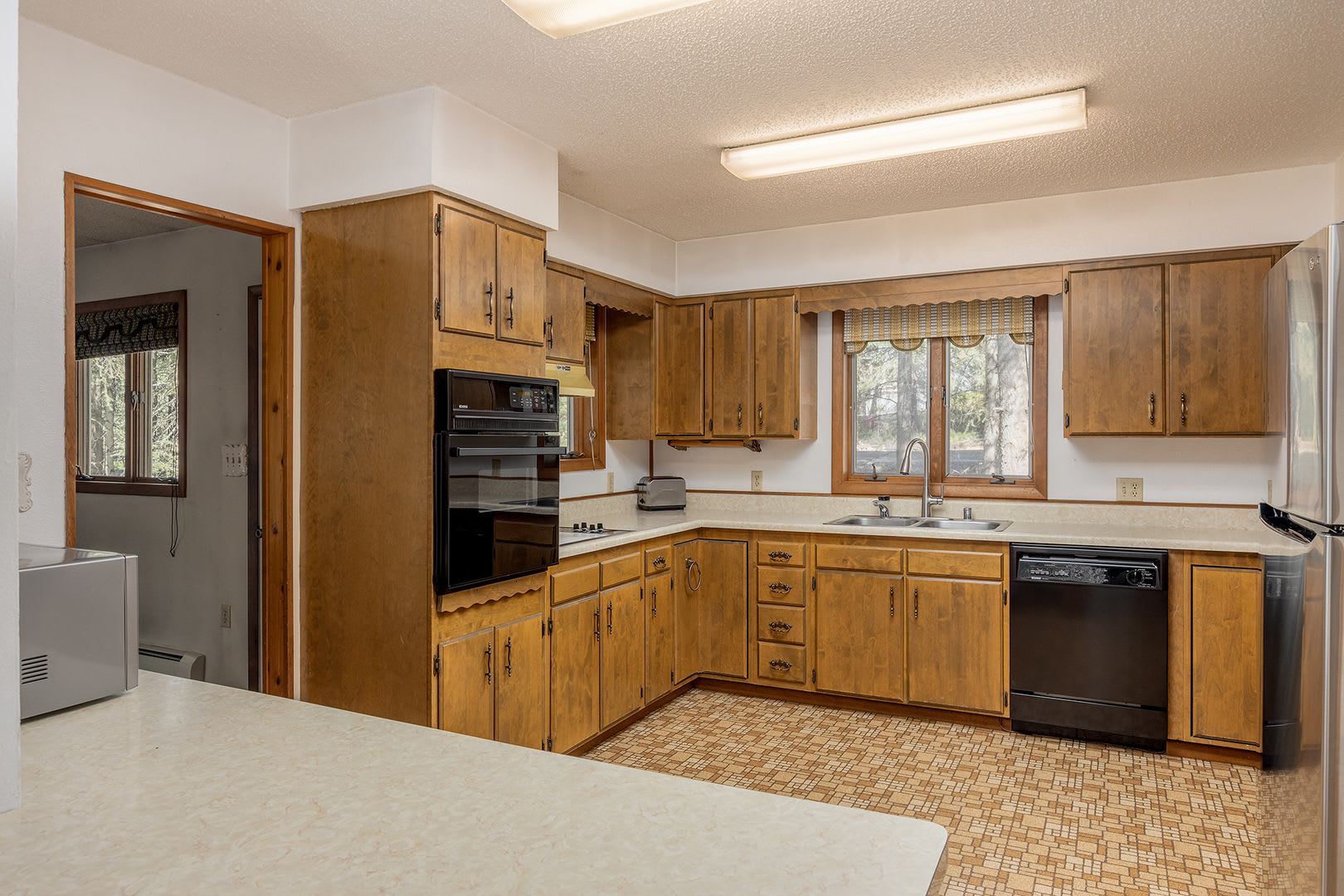 Vintage Charm Meets Modern Comfort in Fairbanks! – photo 3