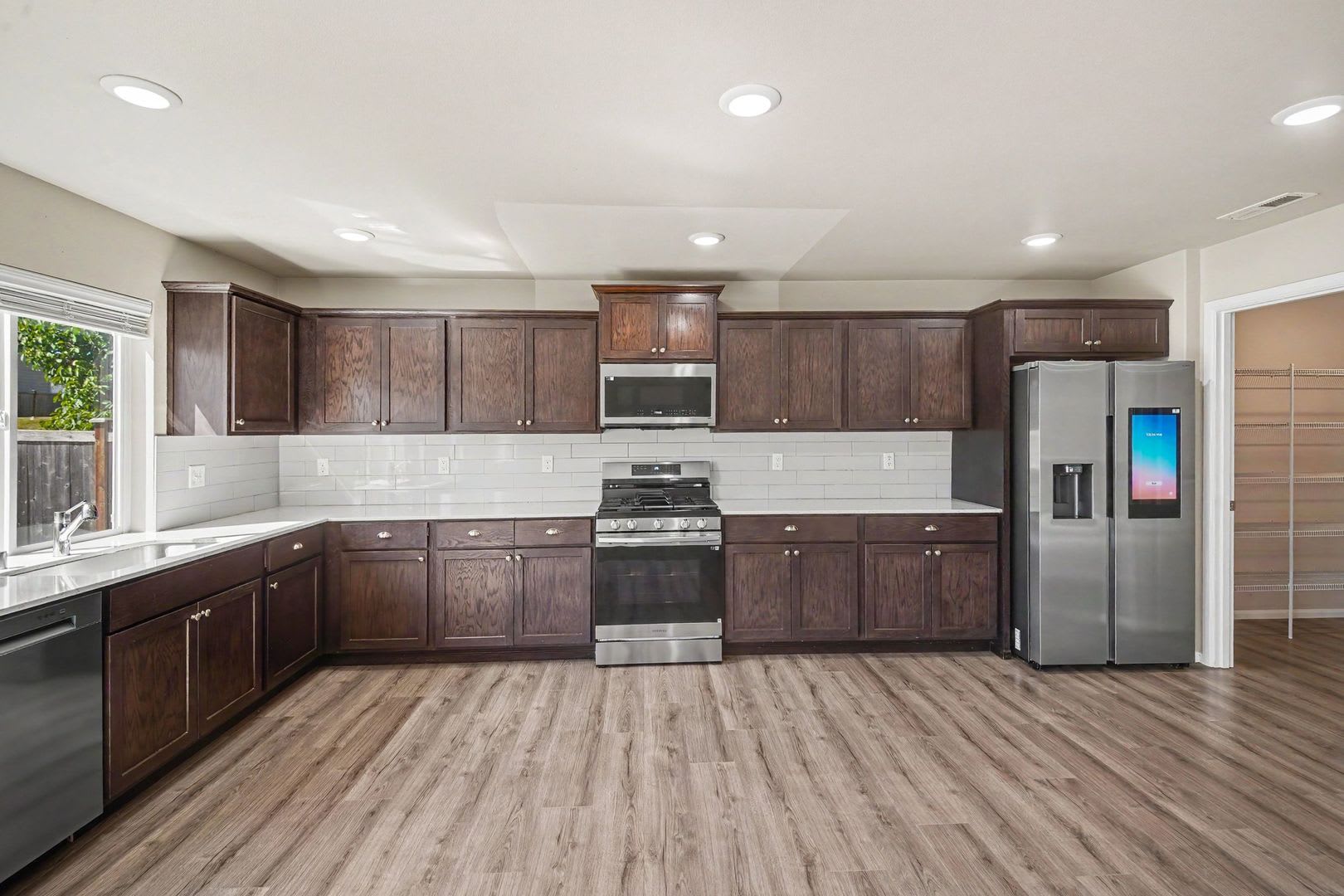 Spacious 5-Bedroom Home with Bonus Loft in Daisy Crossing! $3,100!! – photo 5