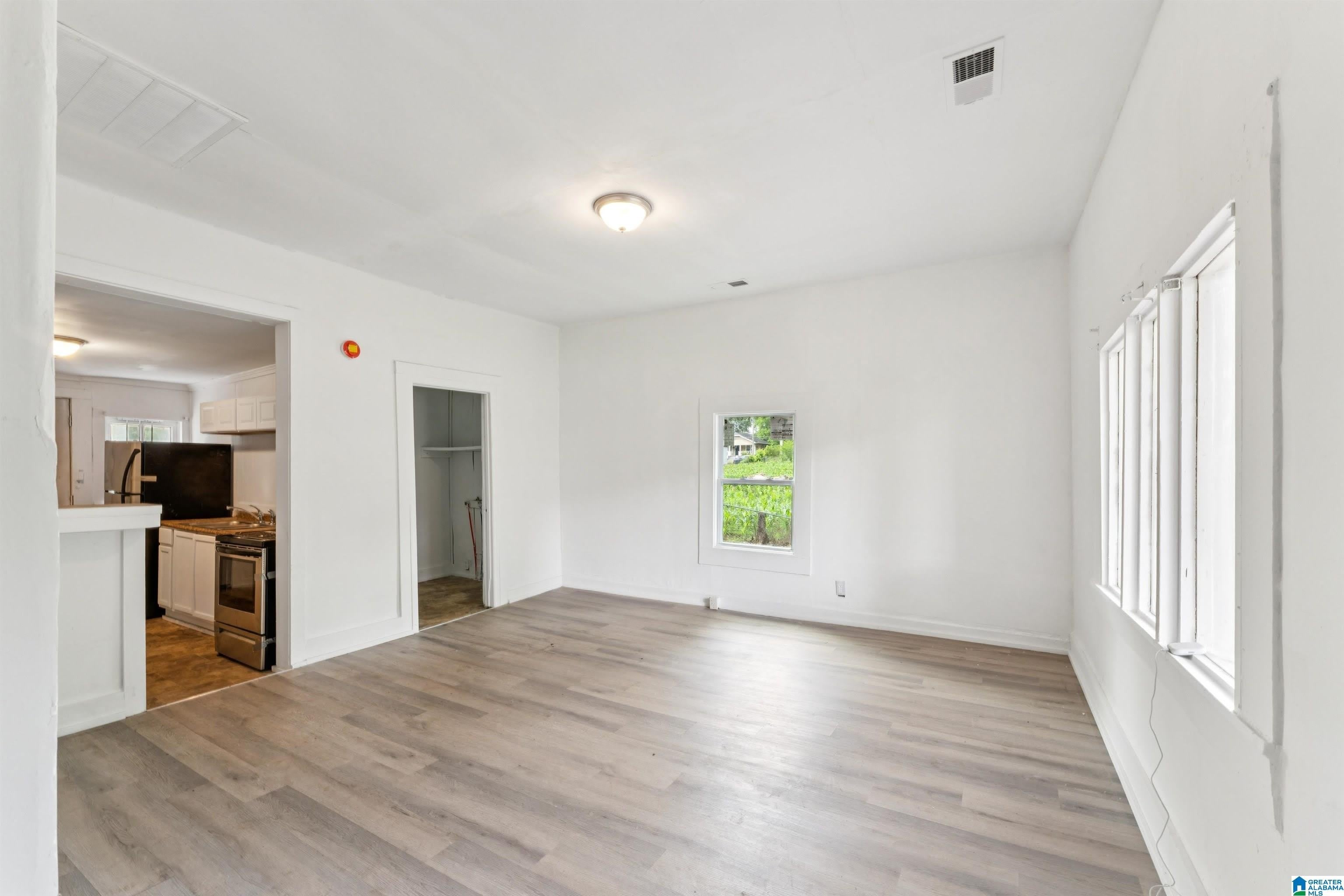 4405 12TH AVENUE – photo 3