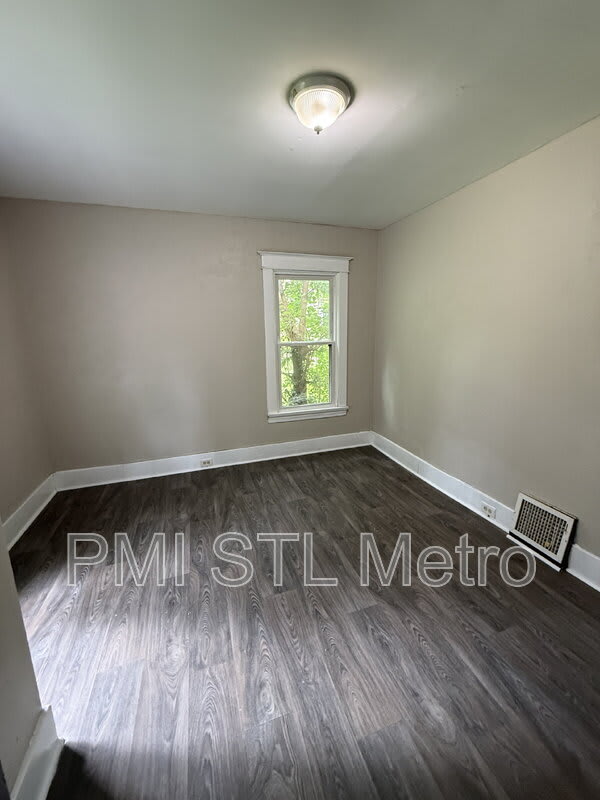 7212 Eunice Avenue – photo 4