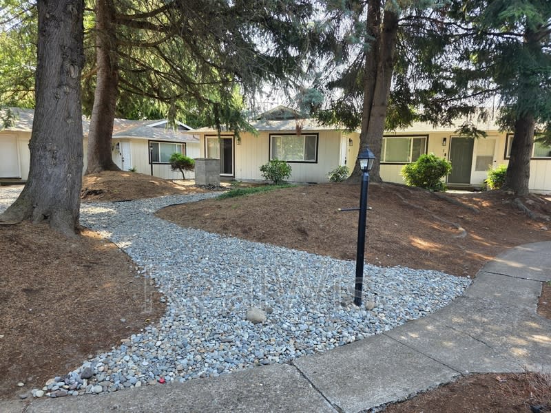 1101 NE Minnehaha St – photo 2