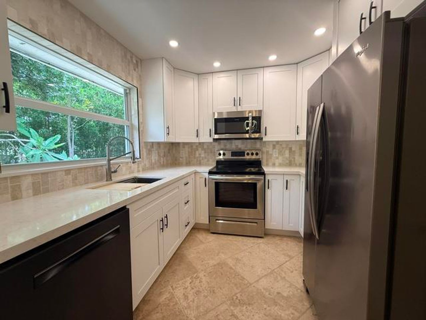 550 Sw Natura Avenue Deerfield Beach Fl 33441 – photo 2