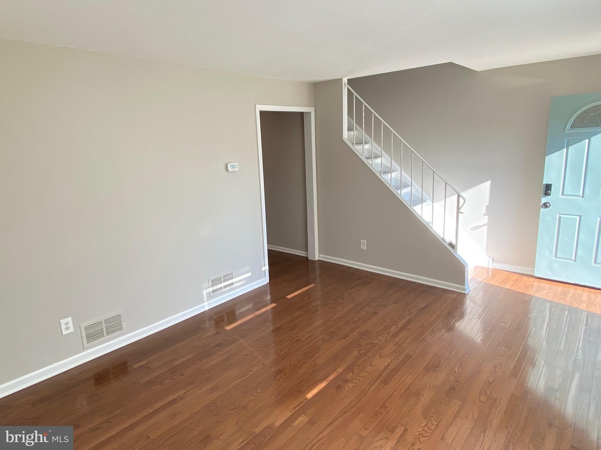 517 GRANT Avenue – photo 4