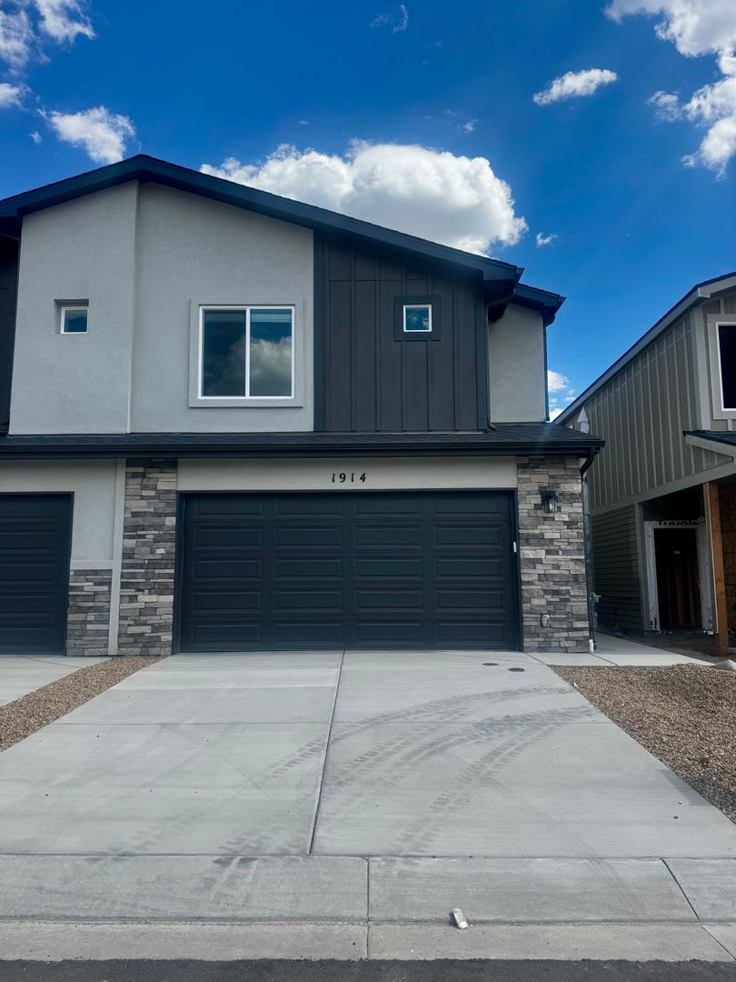 New Construction 3 Bedroom Townhome in University Park – photo 2