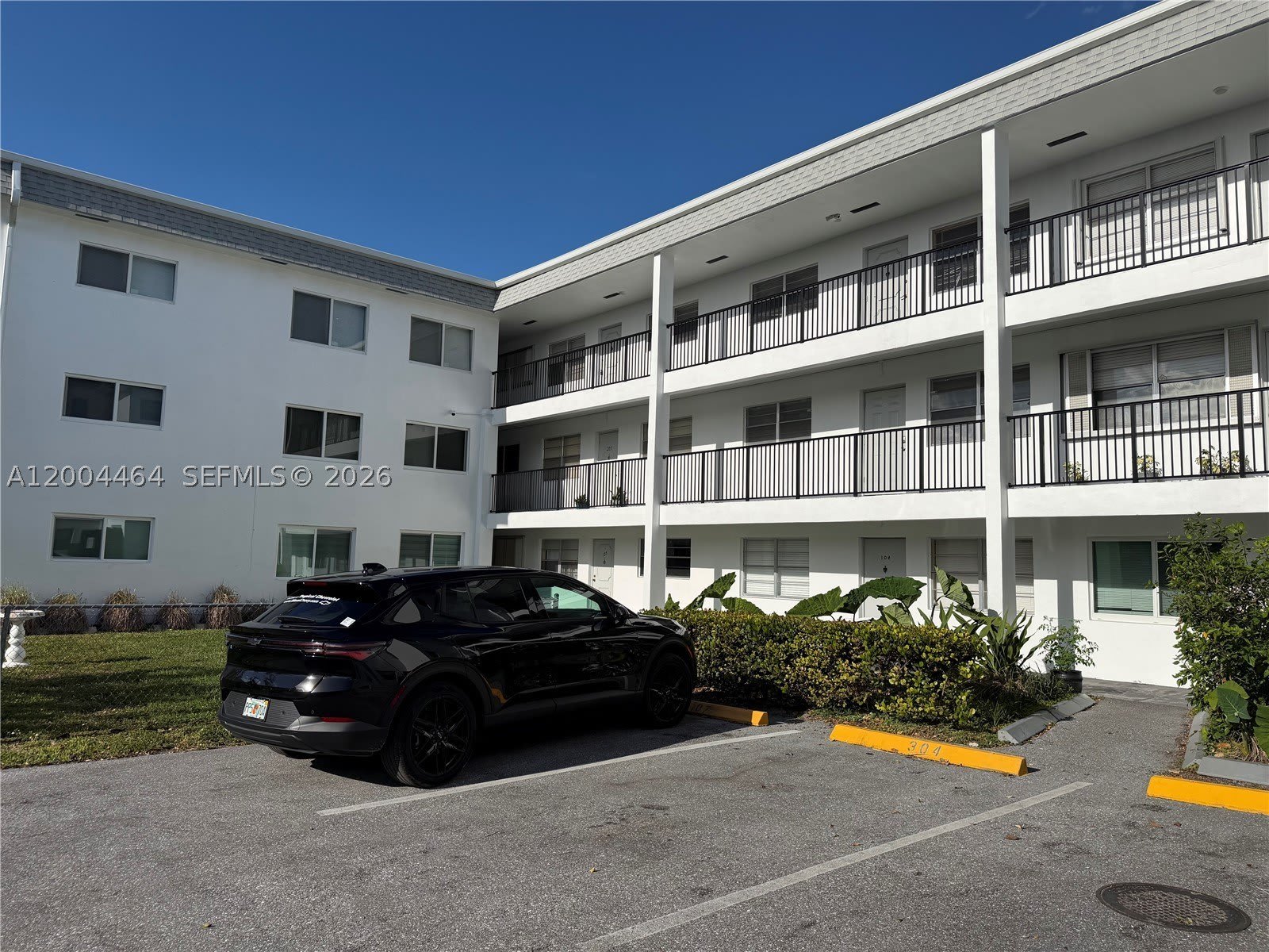 2415 Lincoln St – photo 1