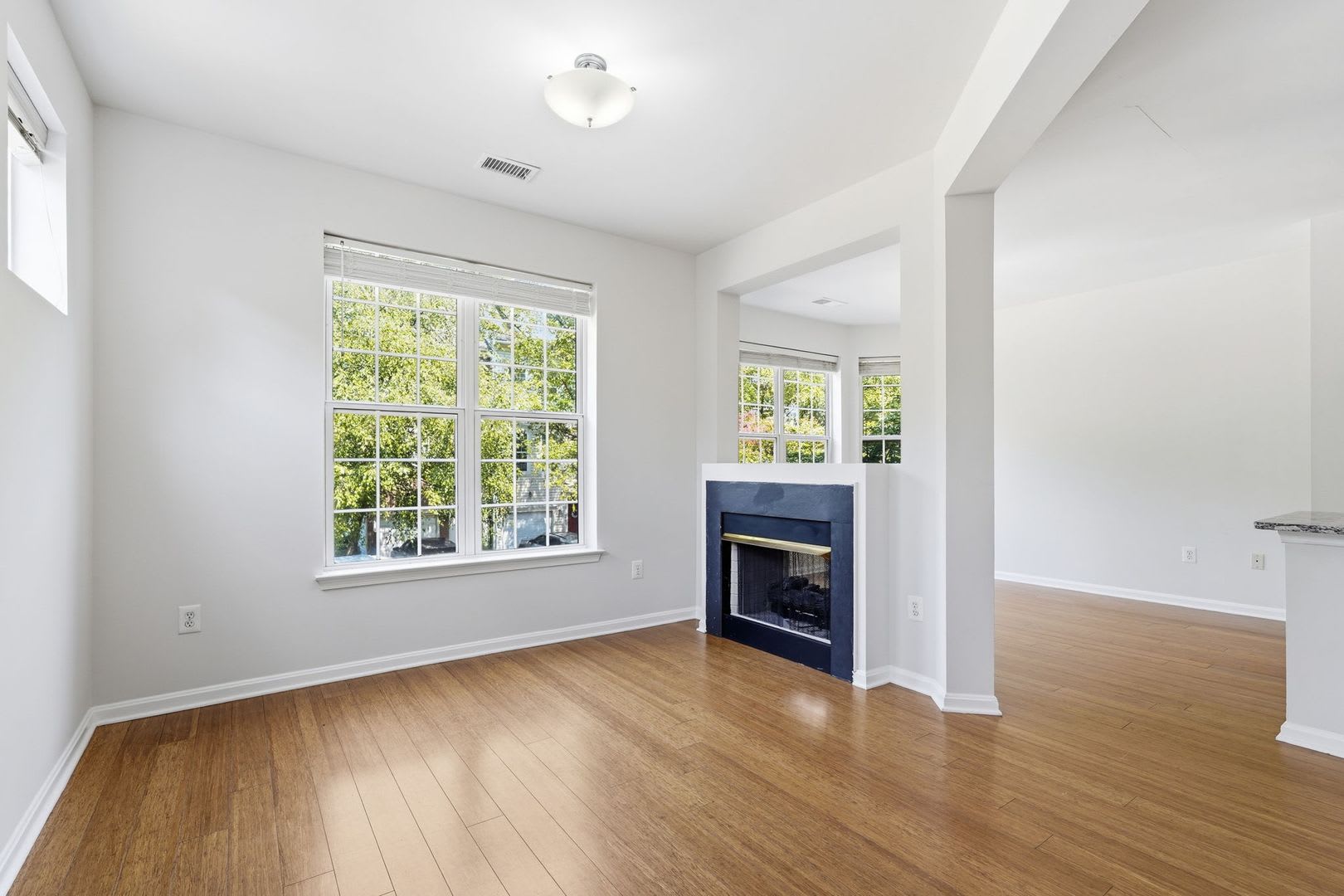 Bright 2BR/2BA with Fireplace, Balcony, Pool &amp; Parking! – photo 3