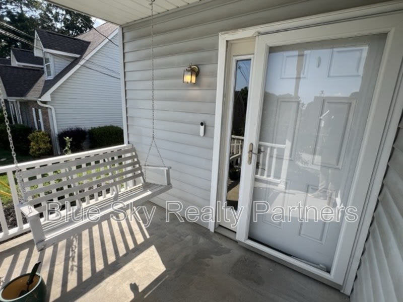 2119 Silverbrook Dr – photo 2