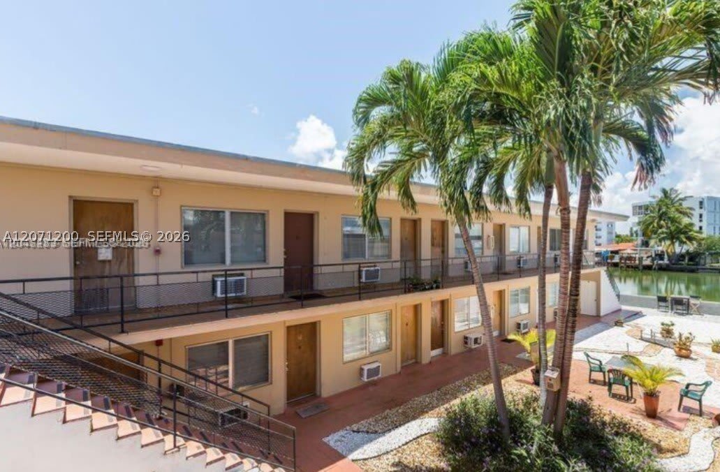8210 Byron Ave – photo 1
