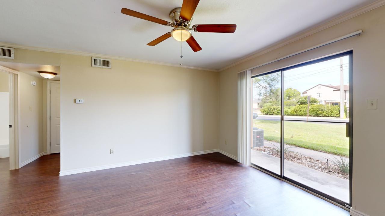 904 University Oaks Blvd Apt 3 – photo 2