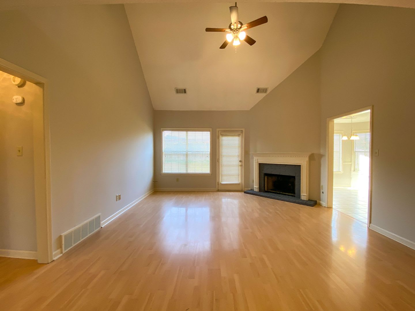 5 Bed 3 5 Bath With Fresh Paint And Ss Appliances – photo 4