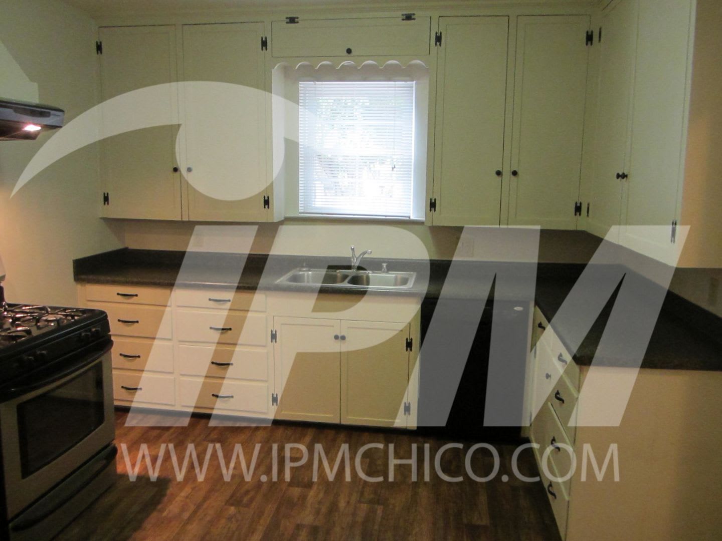 Classic 3 bedroom 2 bathroom home! Half off first month rent** – photo 5