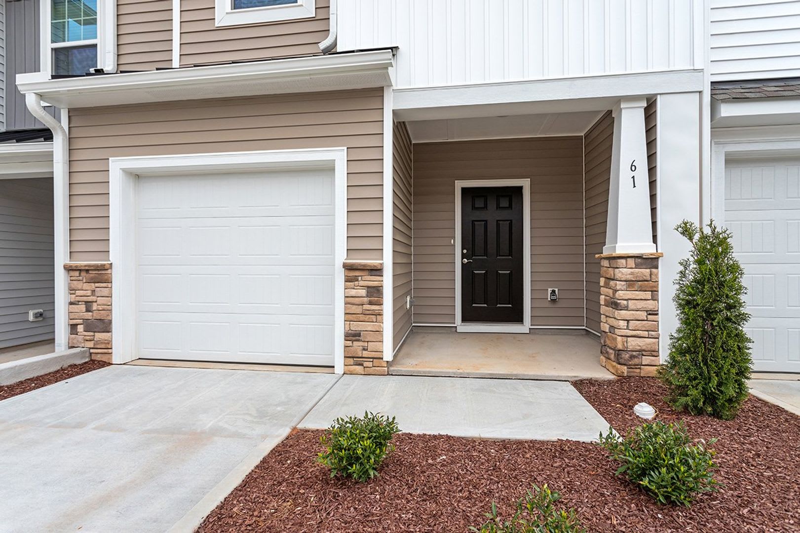 Beautiful 3 Bedroom Home In Desirable Clayton Community Modern Finishes Great Location – photo 2