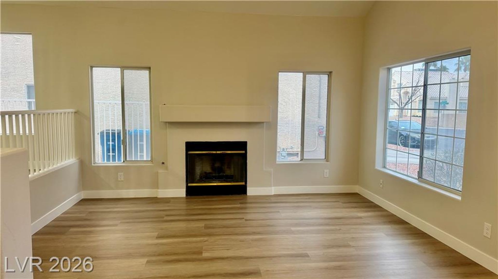 Beautiful Open Floor Plan 3 Bedrooms 2 5 Bathroom Located Southwest Near Shopping Schools And The 215 – photo 3