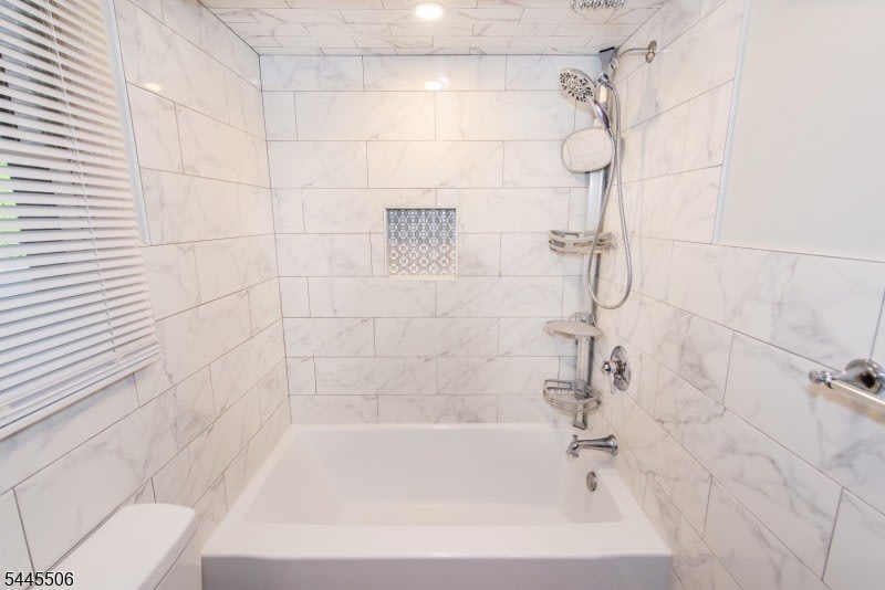 137 E 9th St – photo 5