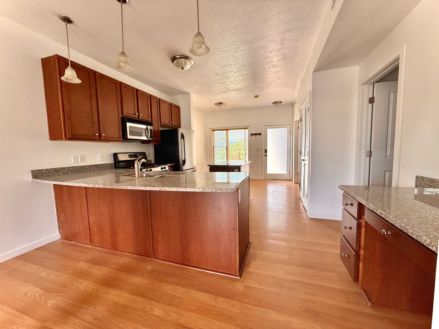 Beautiful 2BR Condo in Gated Community Near TRAX – photo 5