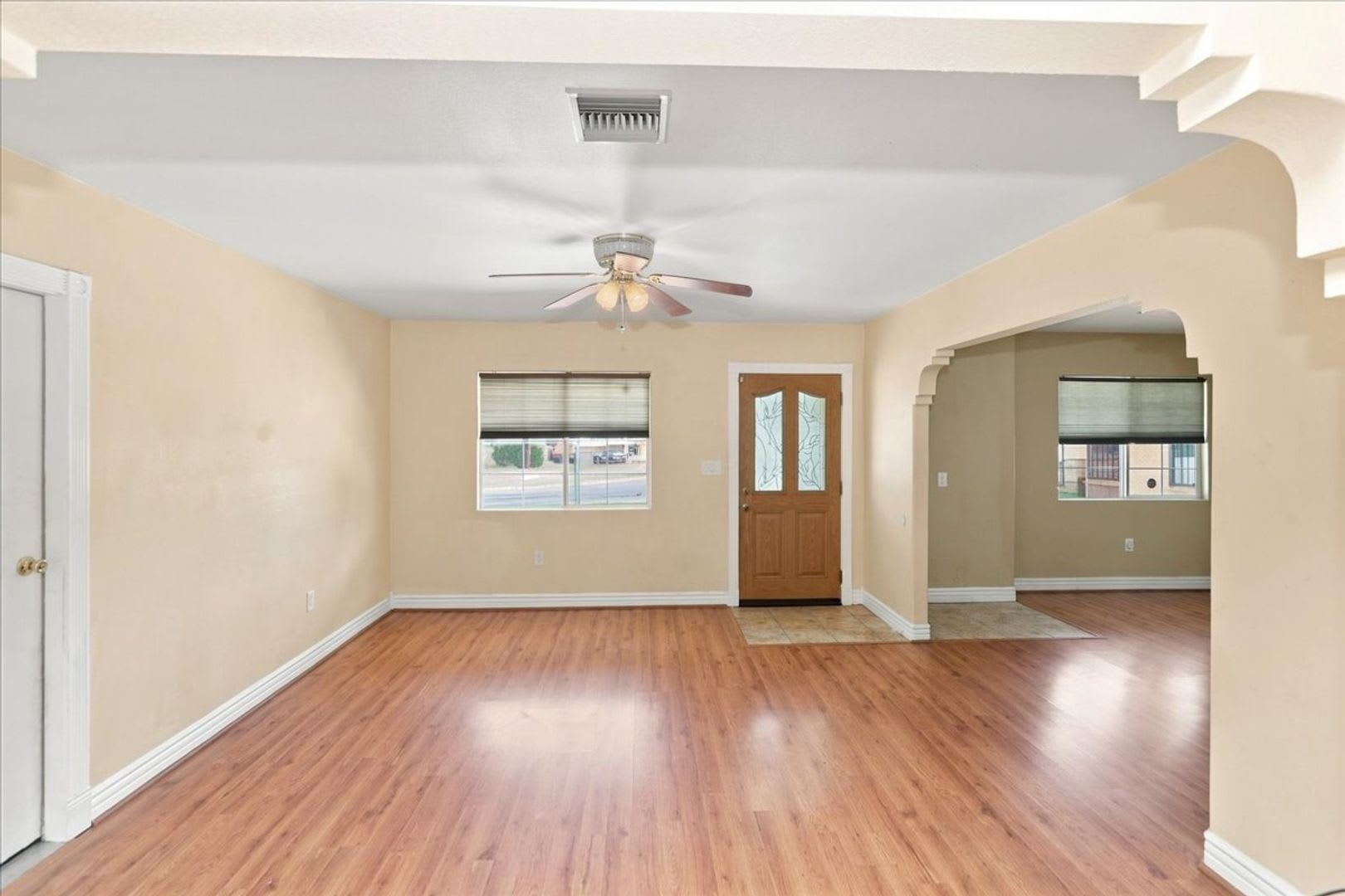 Spacious Home Generous Yard Great Riverside Location – photo 4