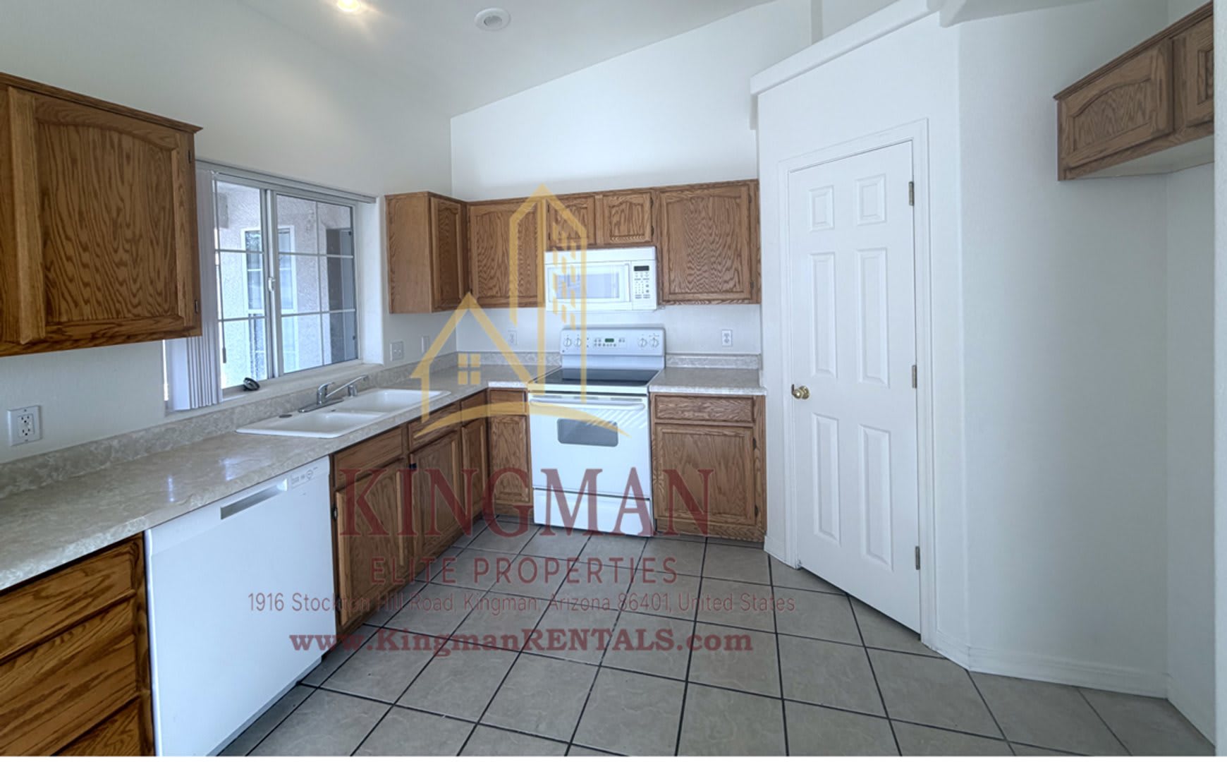 Corner Lot Living with a Covered Patio and Spacious Split Floor Plan – photo 5