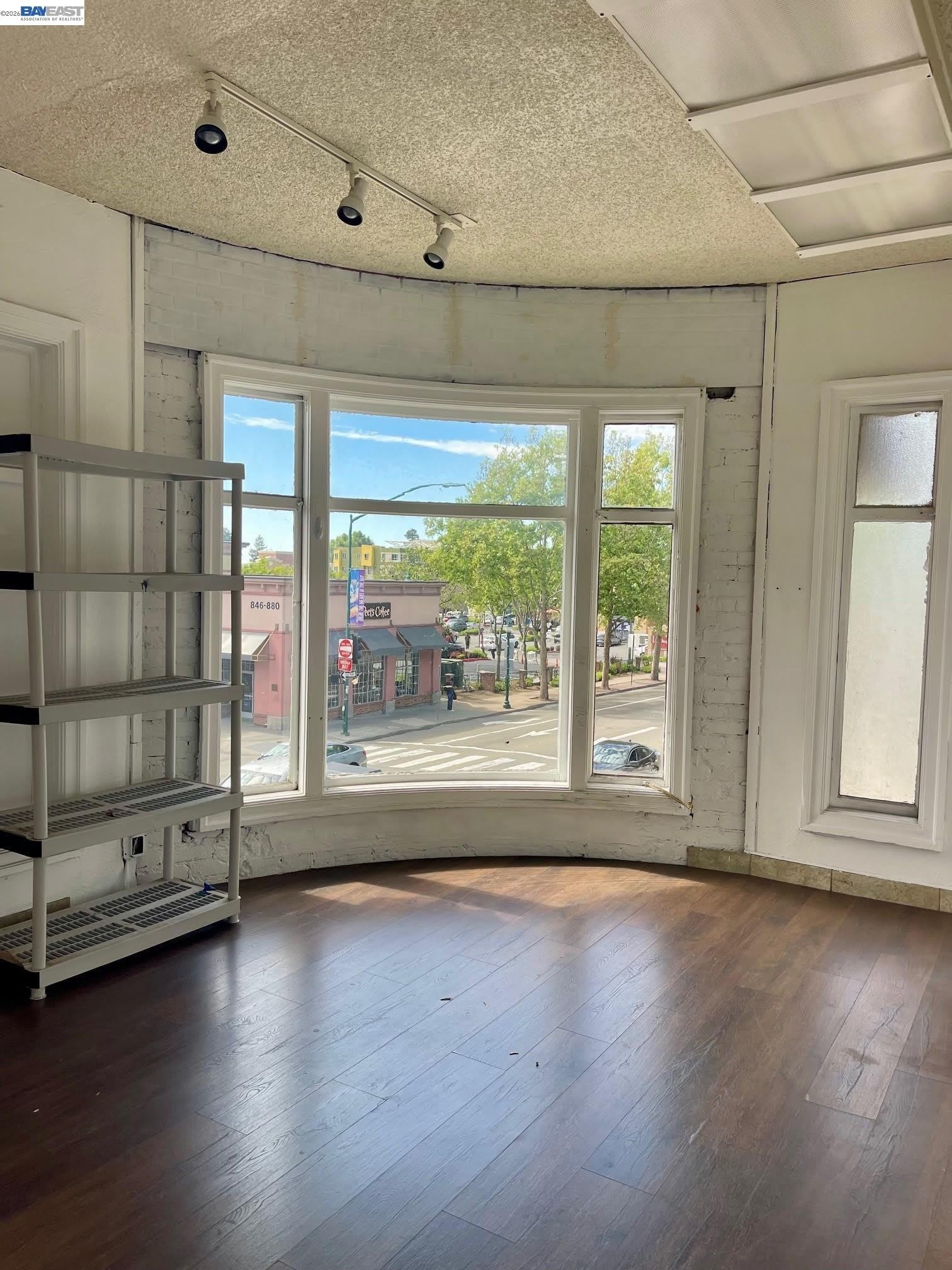 22622 Mission Blvd – photo 2