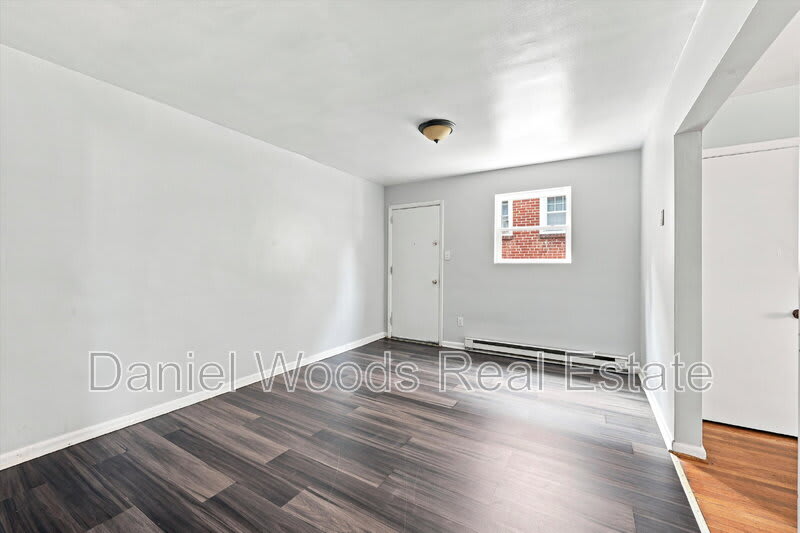 922 Booth St – photo 5