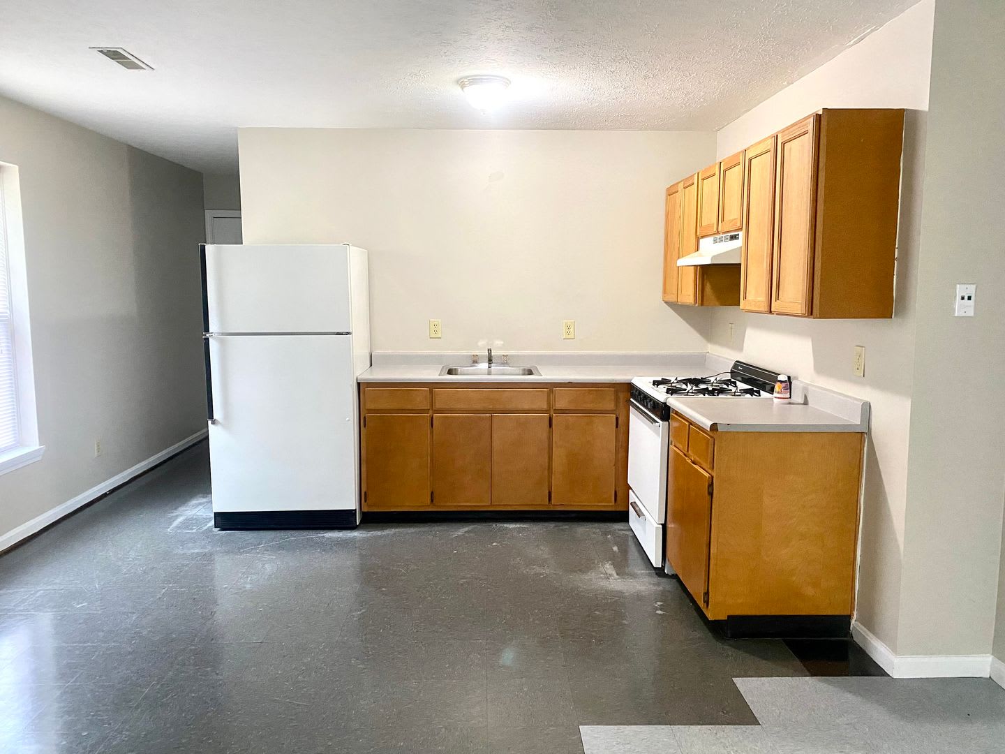 Updated Second Floor 2 Bedroom Apartment In West Louisville Section 8 Accepted 200 Amazon Gift Card At Lease Signing – photo 2
