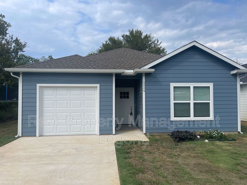 1009 Dubois St – photo 2