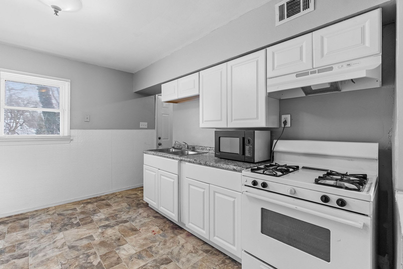 Bedroom, 1-Bathroom Home for Rent – Section 8 Accepted – photo 3