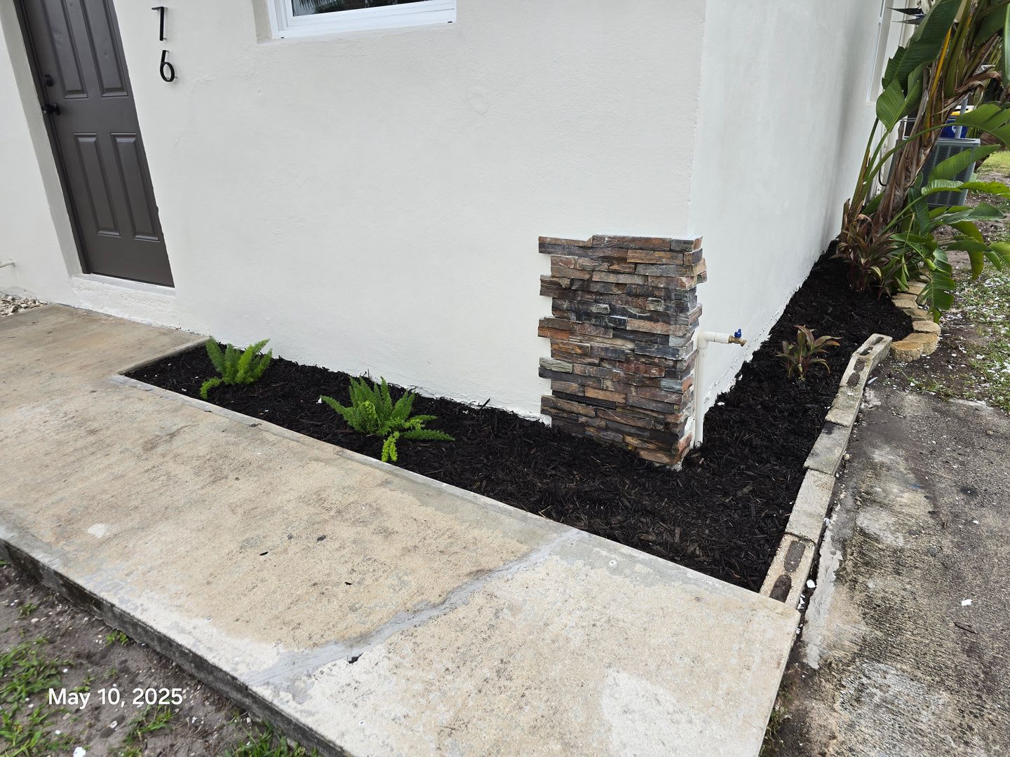 This Renovated Home Provides Modern Convenience With A Durable Metal Roof Impact Resistant Windows And Brand New Carpeting Throughout – photo 3