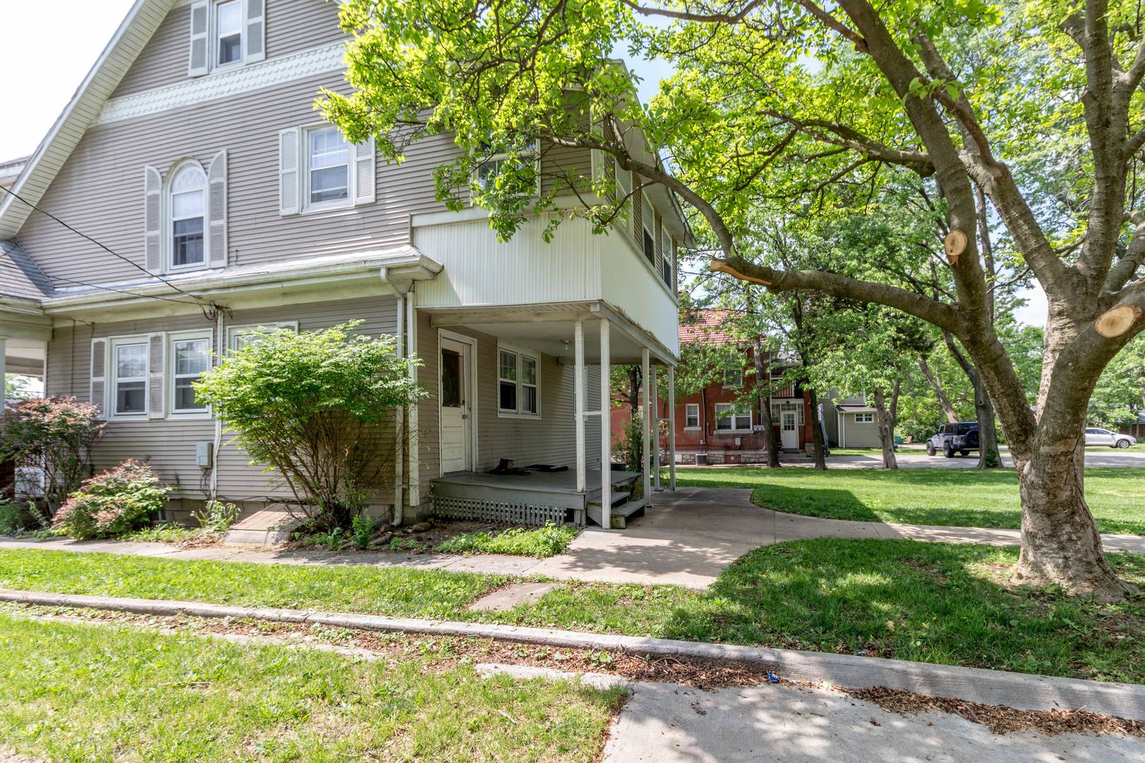 Large Centrally Located Home for Rent! – photo 5