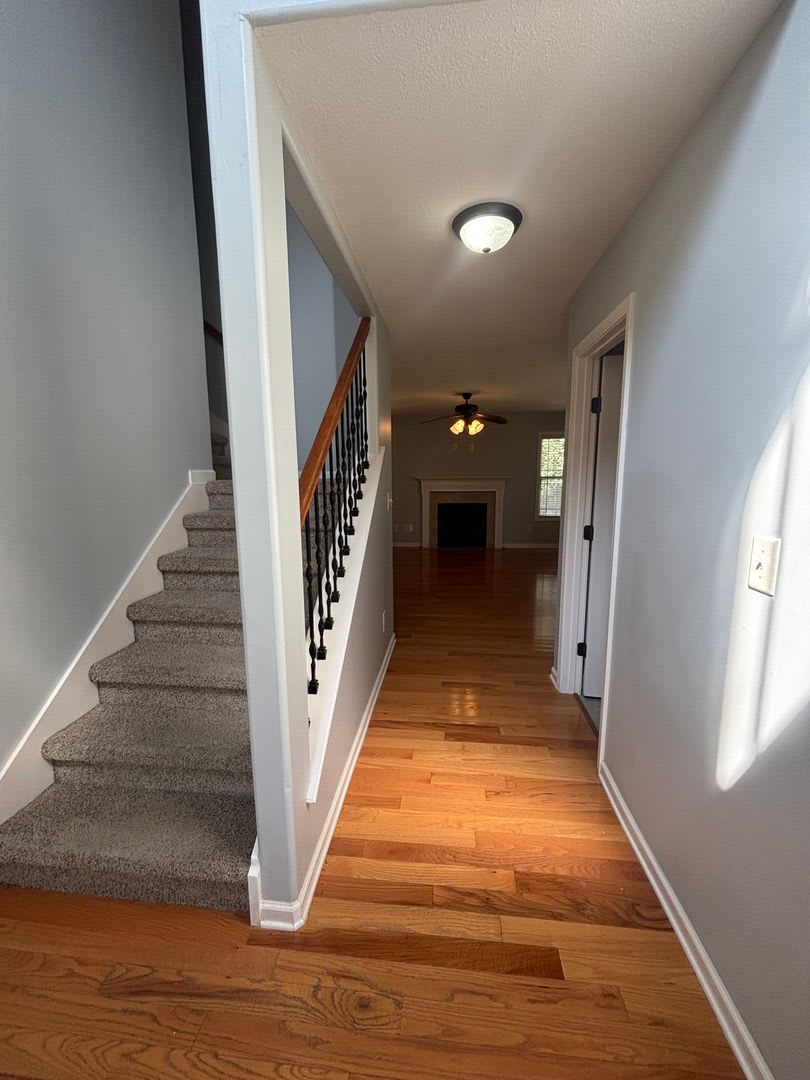 Spacious 4-Bedroom Home with Fenced Backyard Near Fort Campbell – photo 3