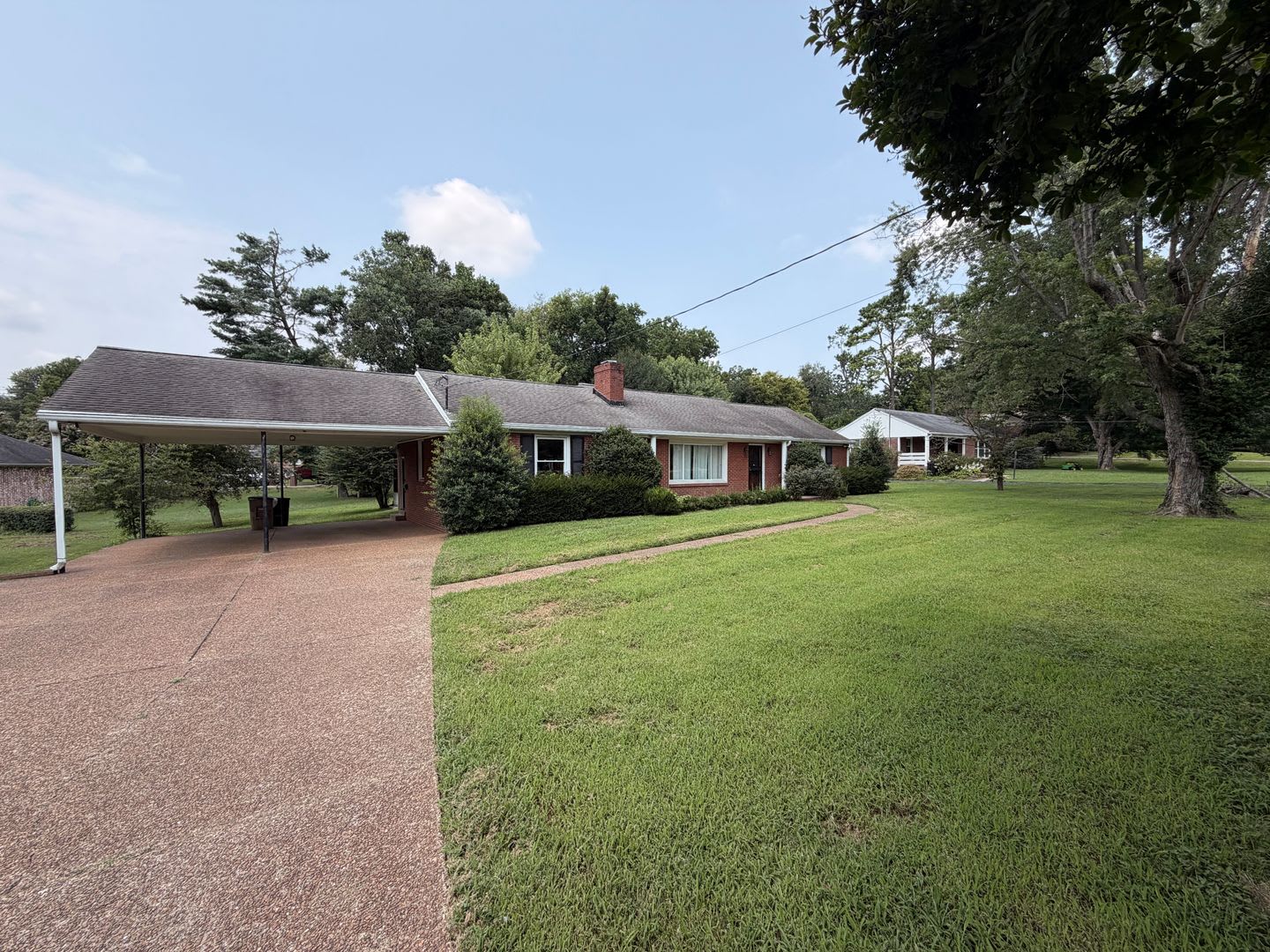 2 bedroom, 1 bath home near Harding Place – photo 1