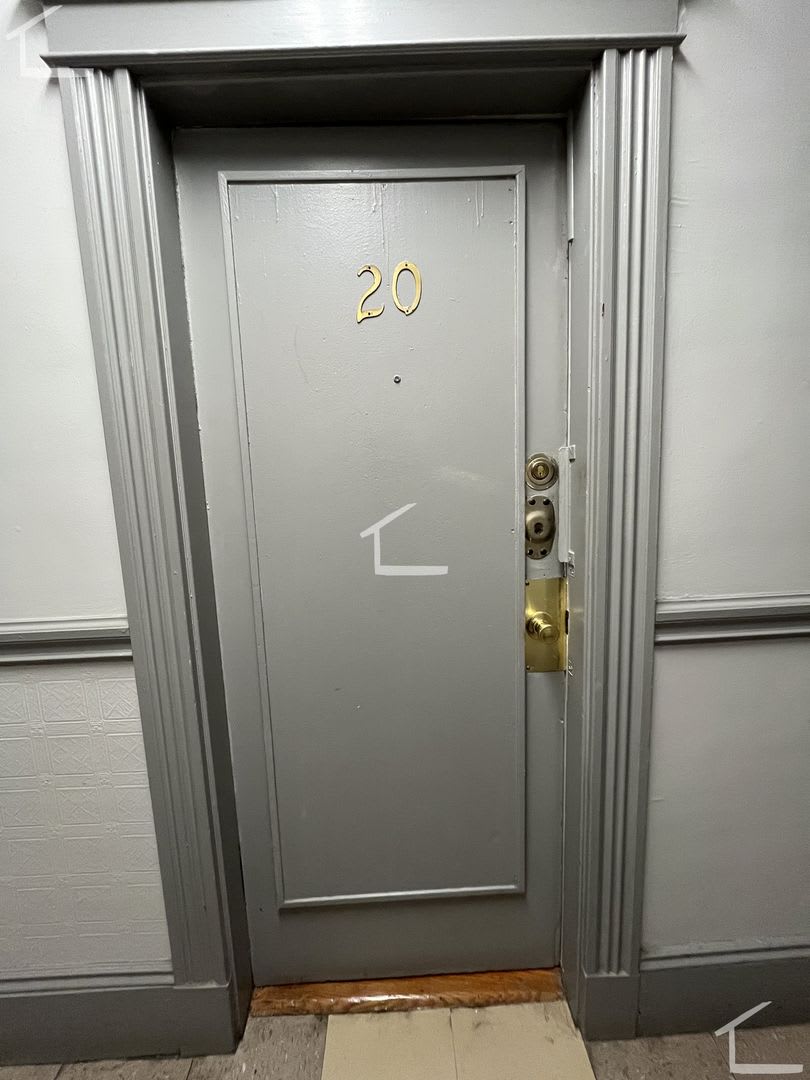 Cozy studio with great location in Allston available NOW! – photo 5