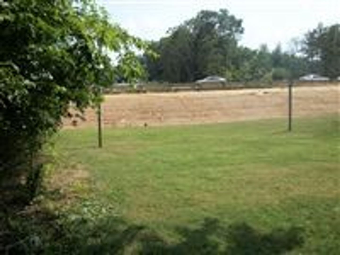 Will go fast! 3 BED house across from Memorial Stadium! – photo 2