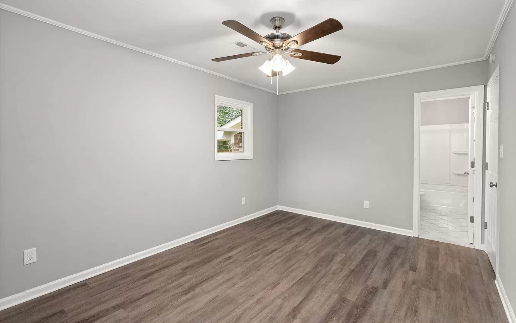 Beautiful Summerville Rent Ready, Fully Renovated Home – photo 2