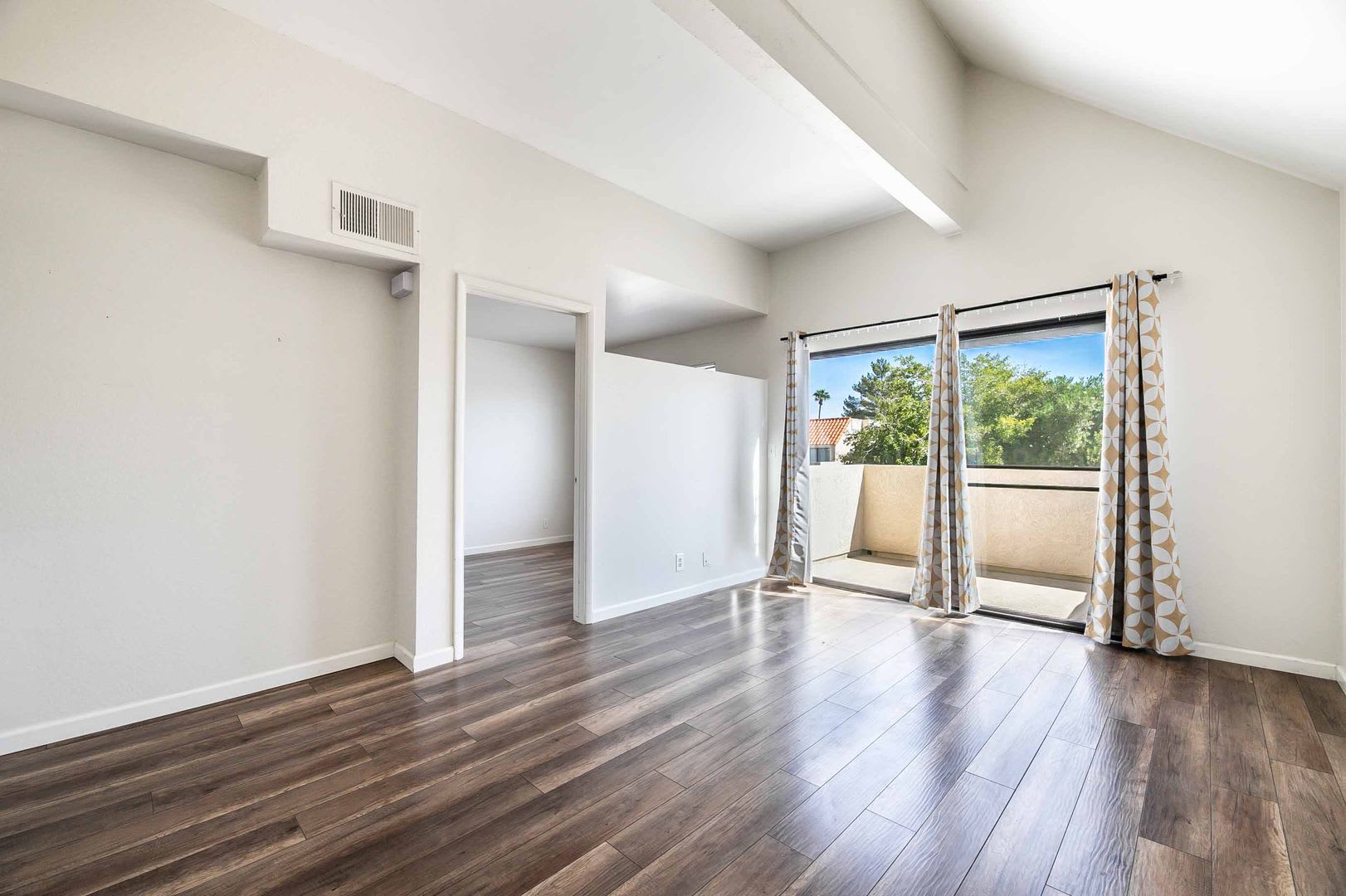 Central Las Vegas Condo Near Chinatown & The Strip – photo 2
