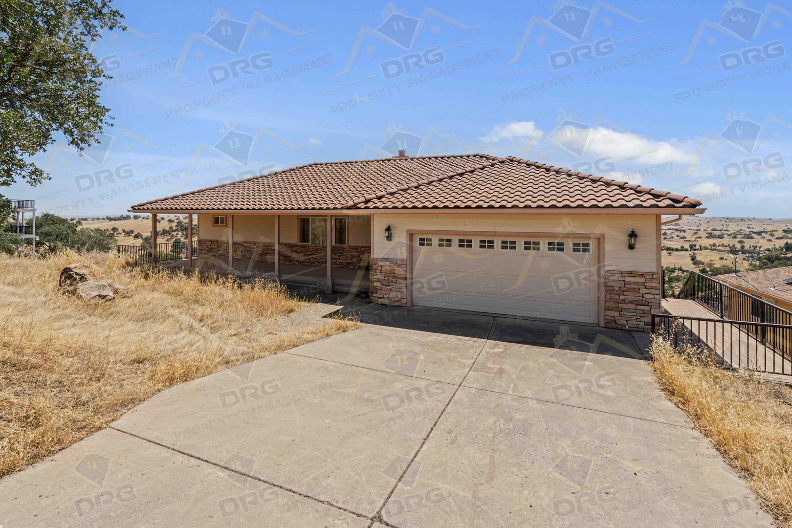 Spacious 5 Bedroom Home available in La Grange – photo 2