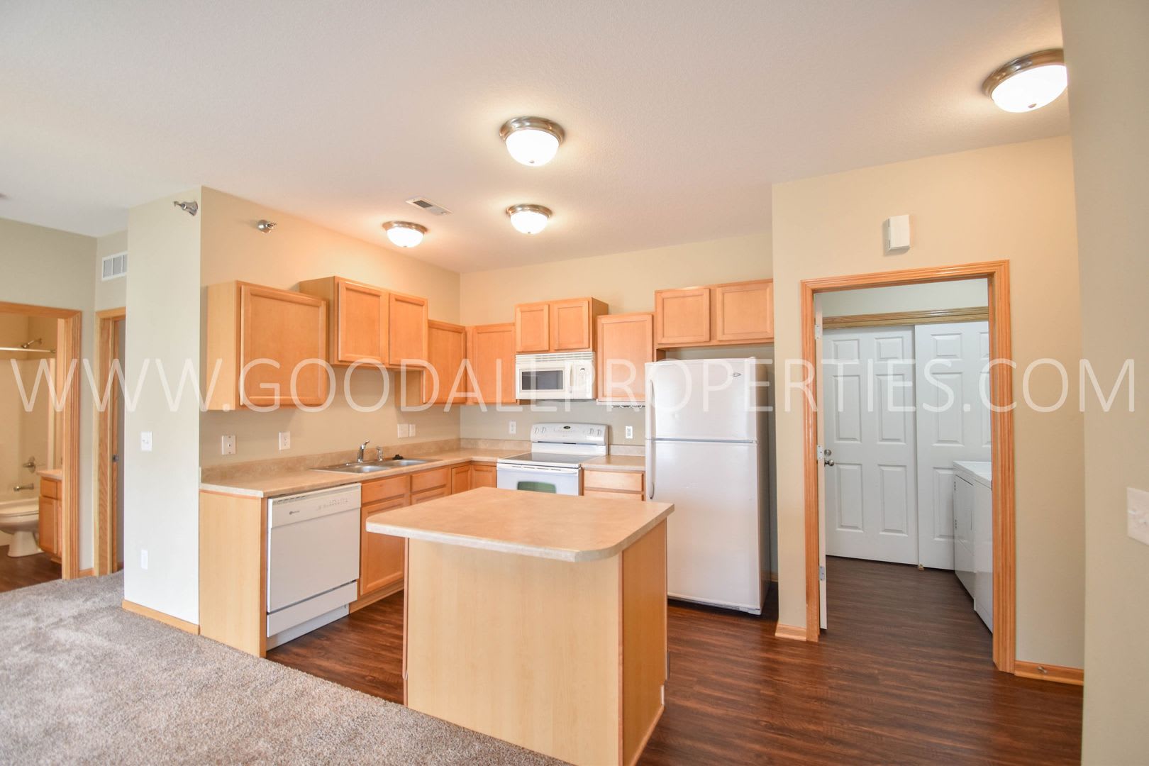 Welcome to this affordable 2-Bedroom, 2-Bath Condo in Johnston with Detached 1-Car Garage. – photo 2