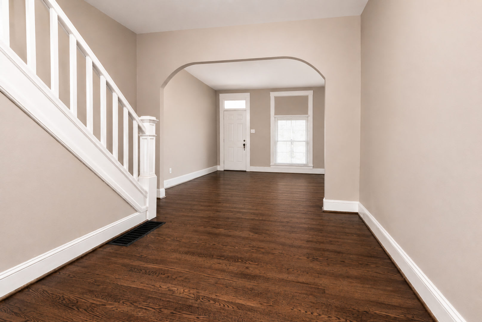 Charming Baltimore Rowhome 2 Bedrooms Den 1 Bathroom Hardwood Floors Bonus Basement – photo 4